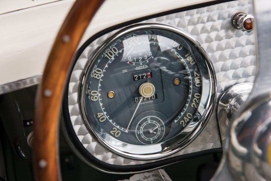 Панель приборов Ferrari 342 America Cabriolet (0232AL) 1953 года  (фото 24 из 35)